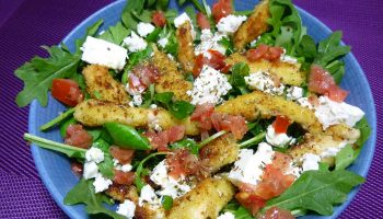 Salade nuggets de dinde panée à la feta